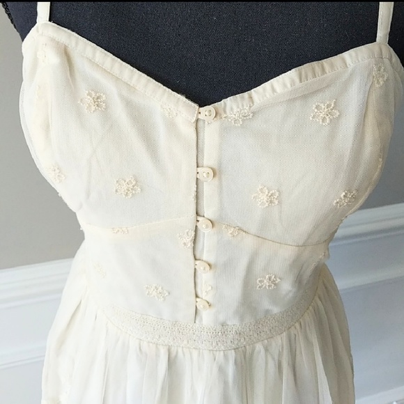 ❗SOLD❗Ivory Embroidered Lace Dress NWOT - Picture 2 of 3